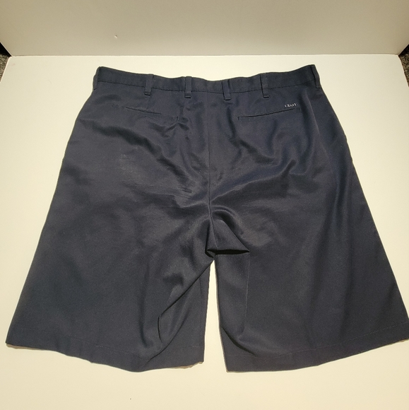 Izod golf shorts - Picture 2 of 3